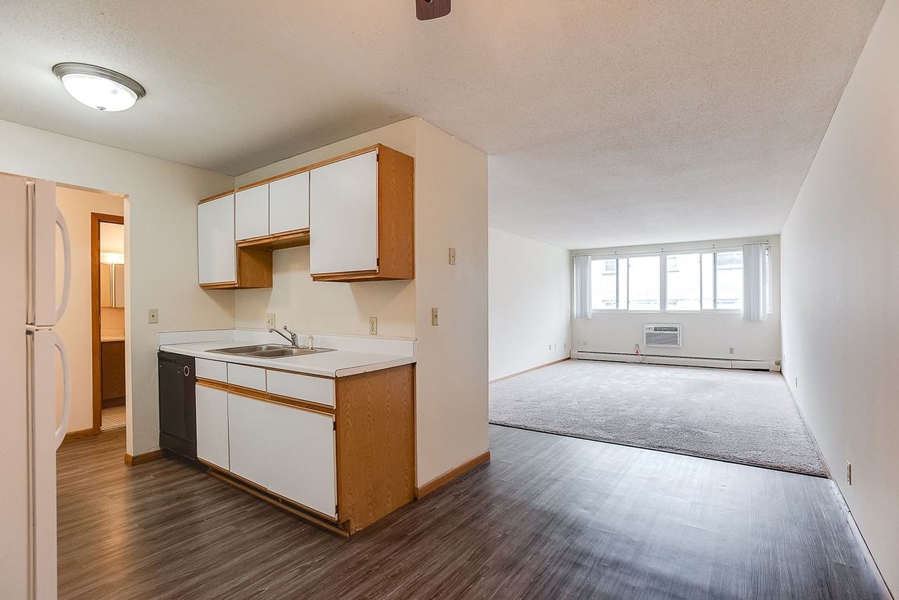 2435 Pillsbury Apartments - Photo 5 of 15