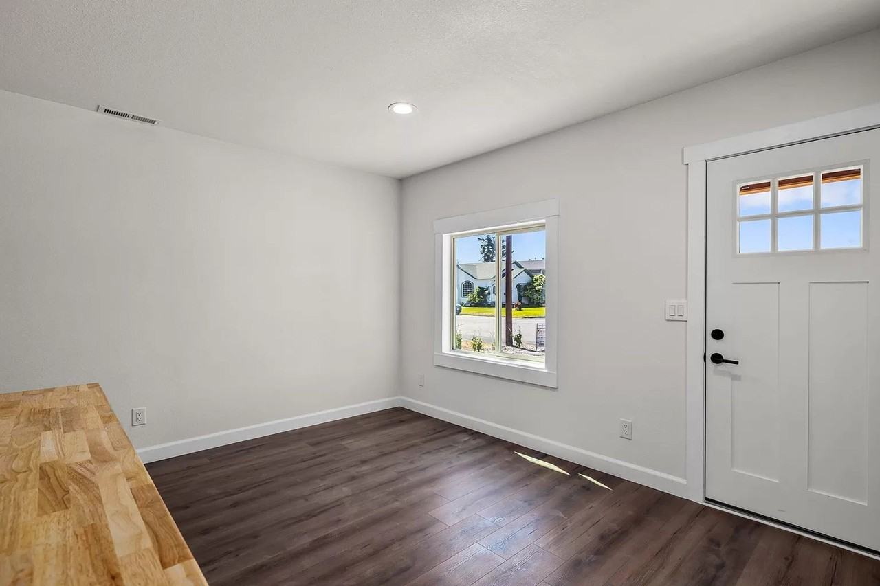 PG-0000 | 202 & 208 NE Juniper St - Photo 7 of 19