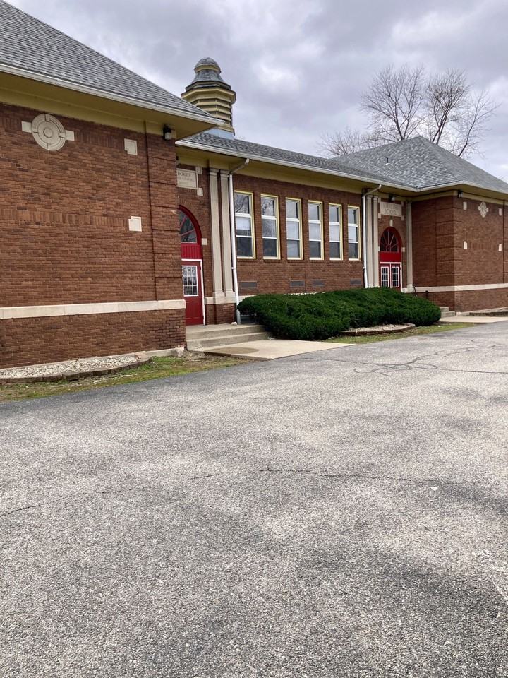 Maryland School Apartments 801 E Springhill Dr, Terre Haute, IN 47802