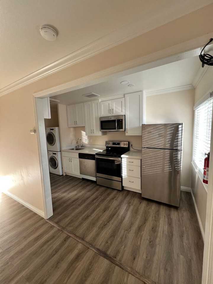 411 - 3114-3128 Ashbrook Ct - Photo 3 of 18