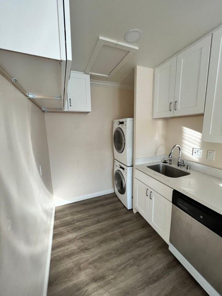 411 - 3114-3128 Ashbrook Ct - Photo 2 of 18