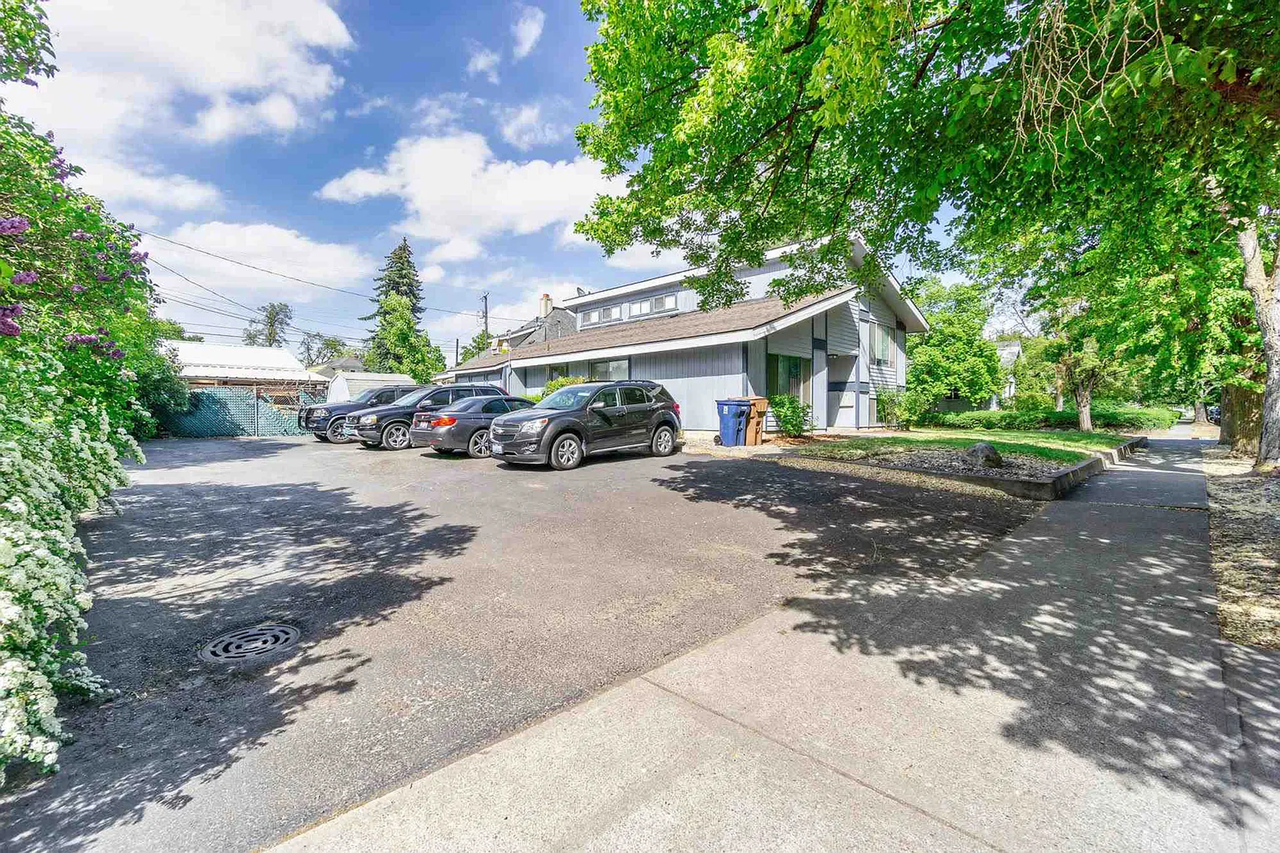 Jefferson-Nora Triplex - Photo 3 of 4