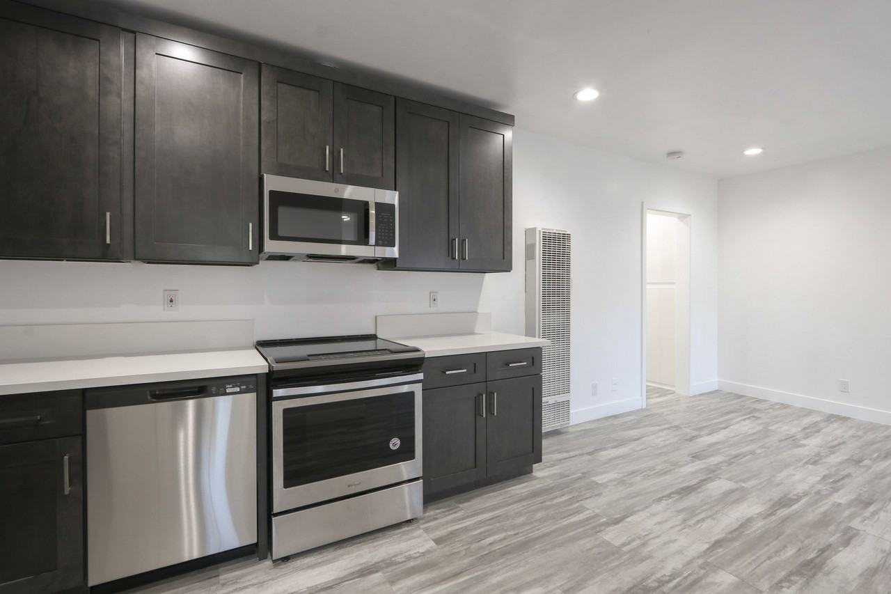 451 Coronado Terrace Apartments - Photo 7 of 18