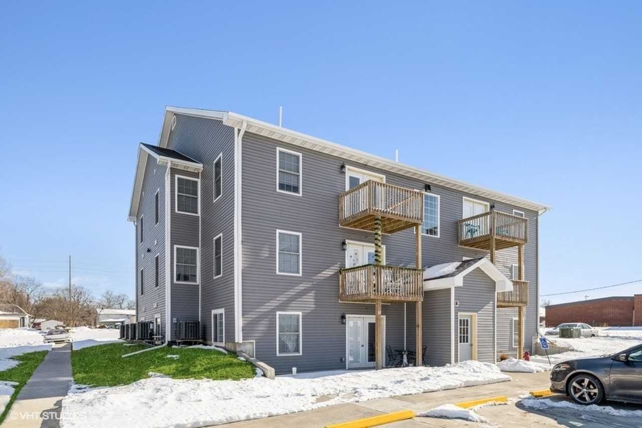 B Ave Apartments - 1317 B Ave - Photo 2 of 15