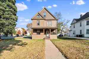 featured image of 2104 College St