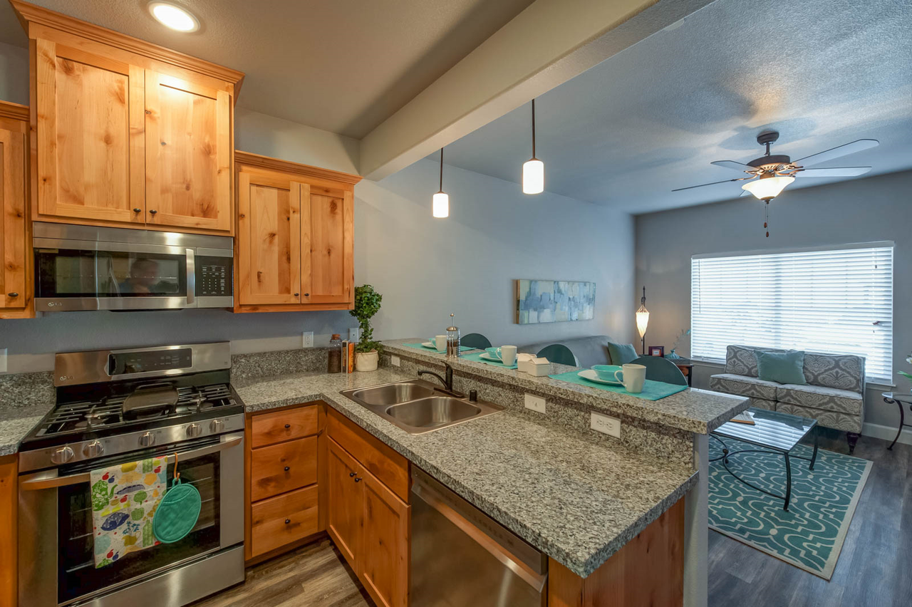 Midtown 557 - Photo 5 of 13