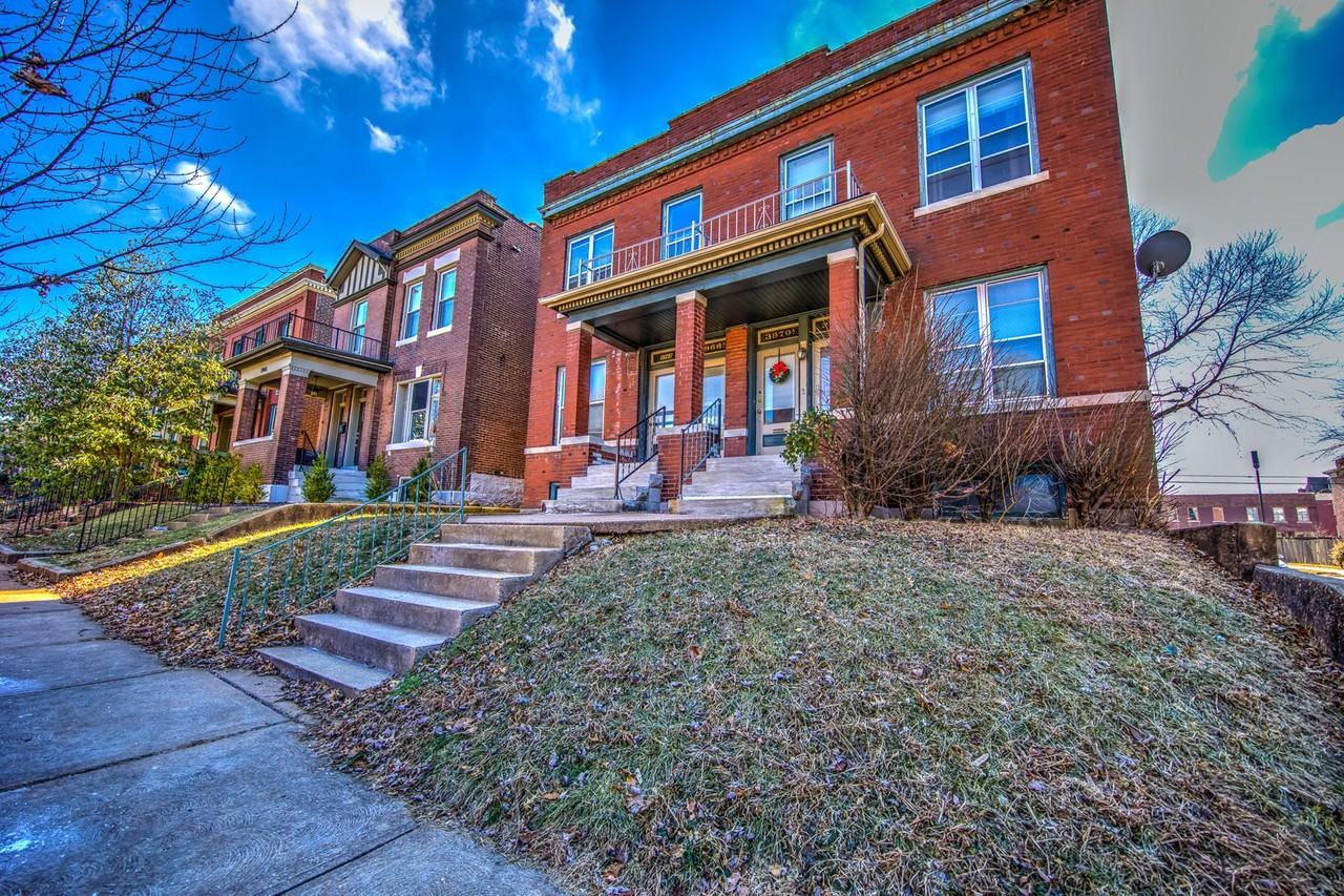 Very nice spacious 1 bedroom 1 bath with hardwood throughout and located in a great city neighborhood! - Photo 2 of 13