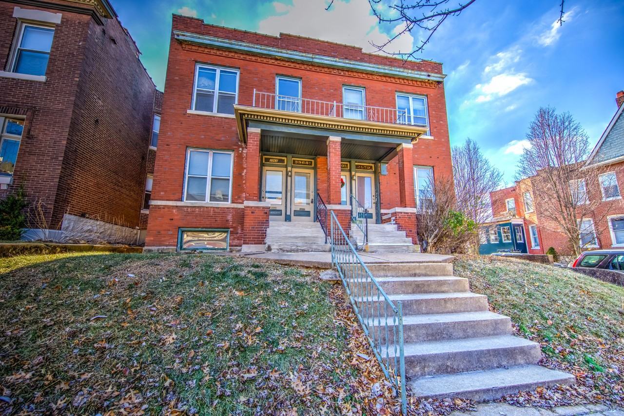 Very nice spacious 1 bedroom 1 bath with hardwood throughout and located in a great city neighborhood! - Photo 3 of 13