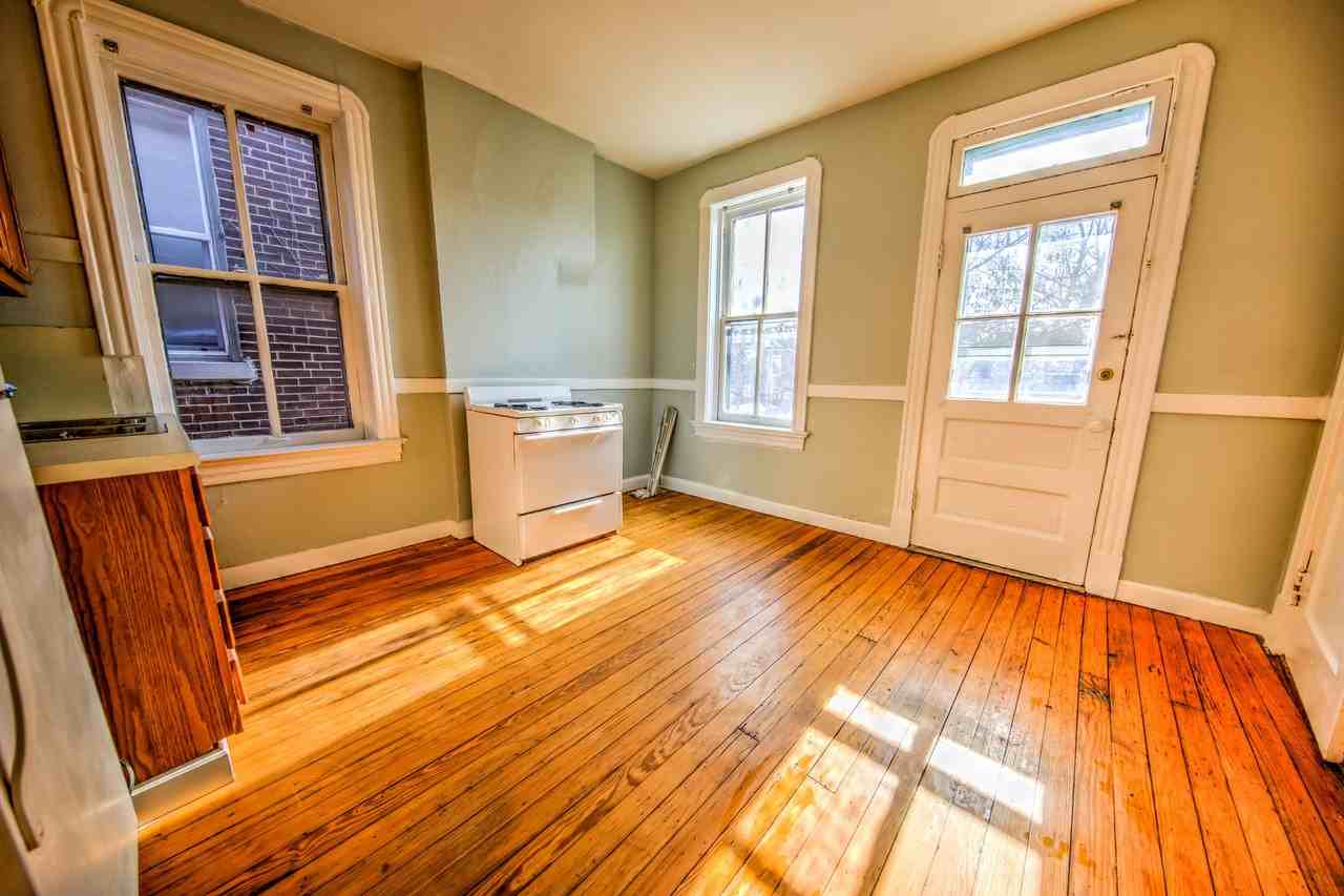 Very nice spacious 1 bedroom 1 bath with hardwood throughout and located in a great city neighborhood! - Photo 5 of 13
