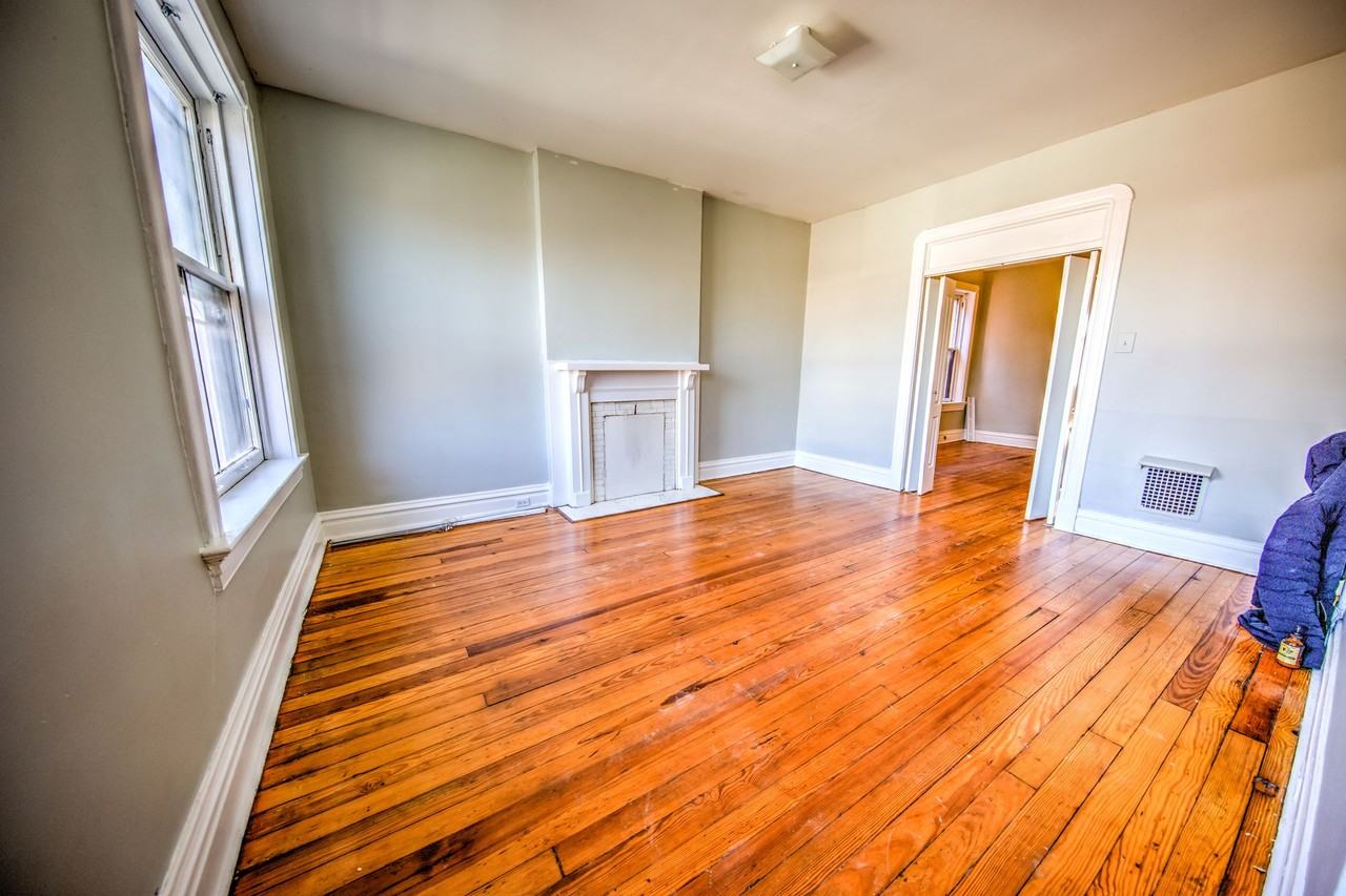 Very nice spacious 1 bedroom 1 bath with hardwood throughout and located in a great city neighborhood! - Photo 6 of 13