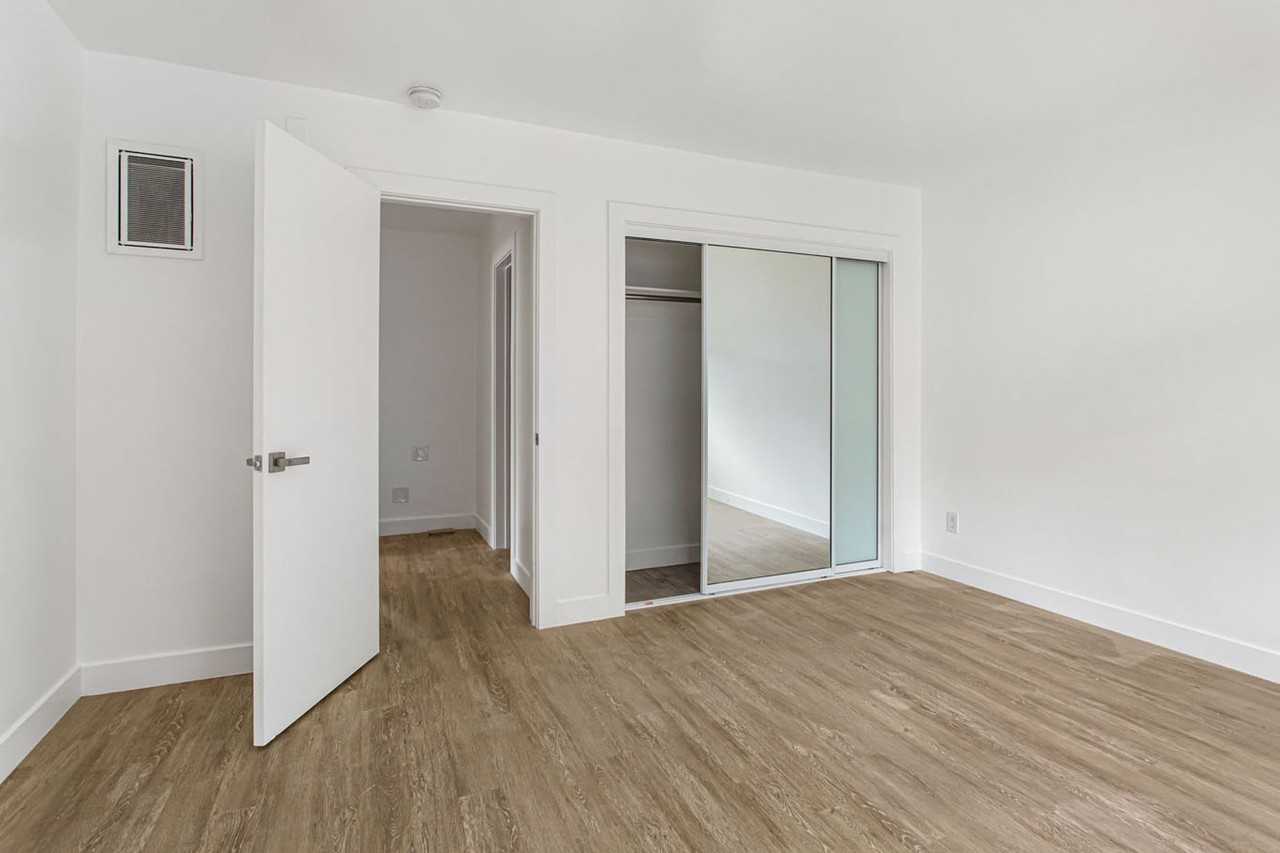 1949 Park Grove Avenue - Photo 6 of 23