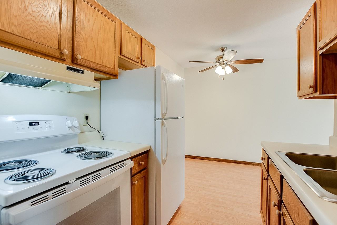 2017 Pillsbury Apartments - Photo 5 of 16