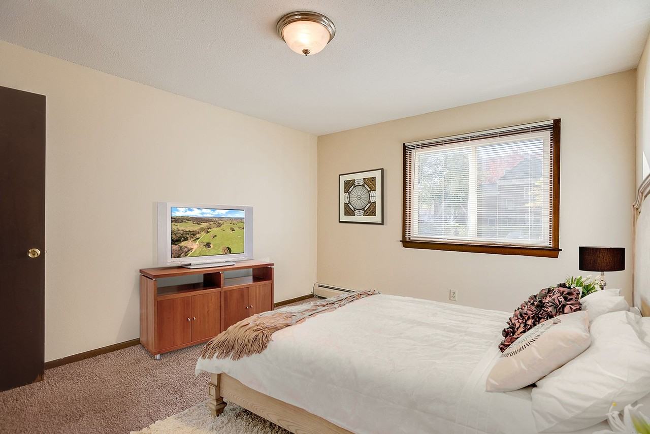 2017 Pillsbury Apartments - Photo 3 of 16