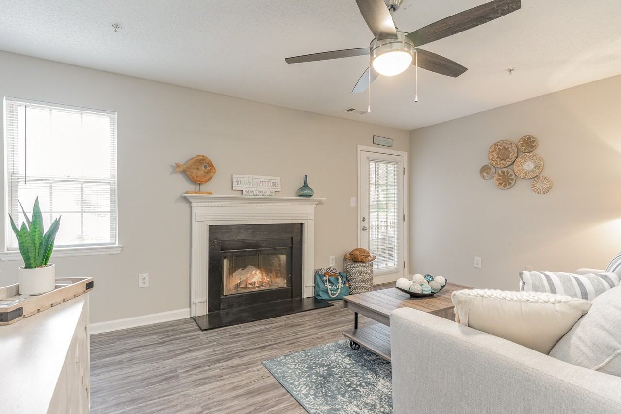 Litchfield Oaks Apartments - Photo 3 of 37