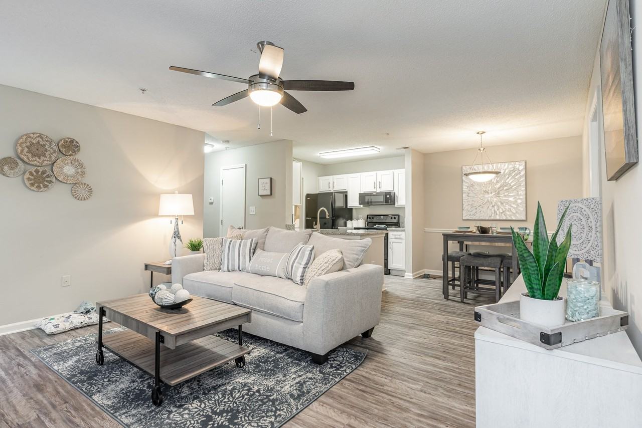 Litchfield Oaks Apartments - Photo 4 of 37