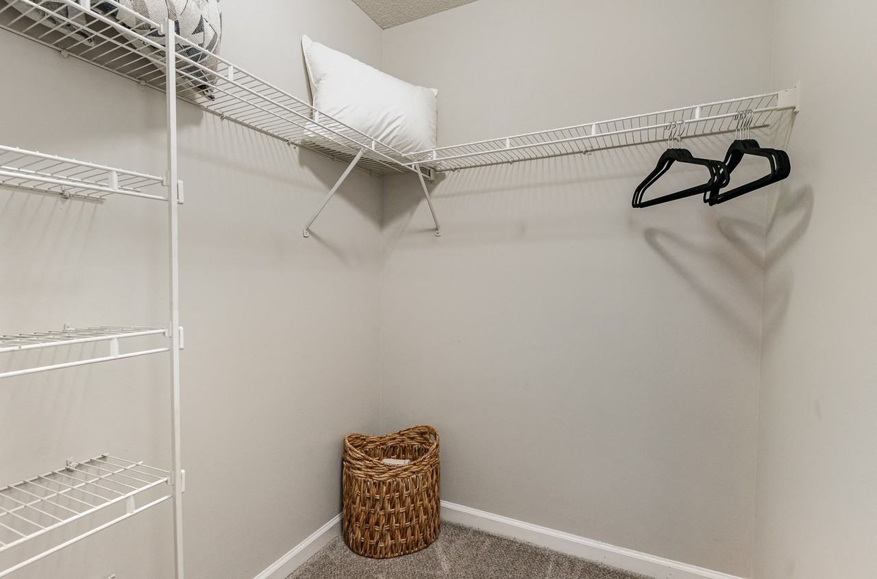 Litchfield Oaks Apartments - Photo 7 of 37