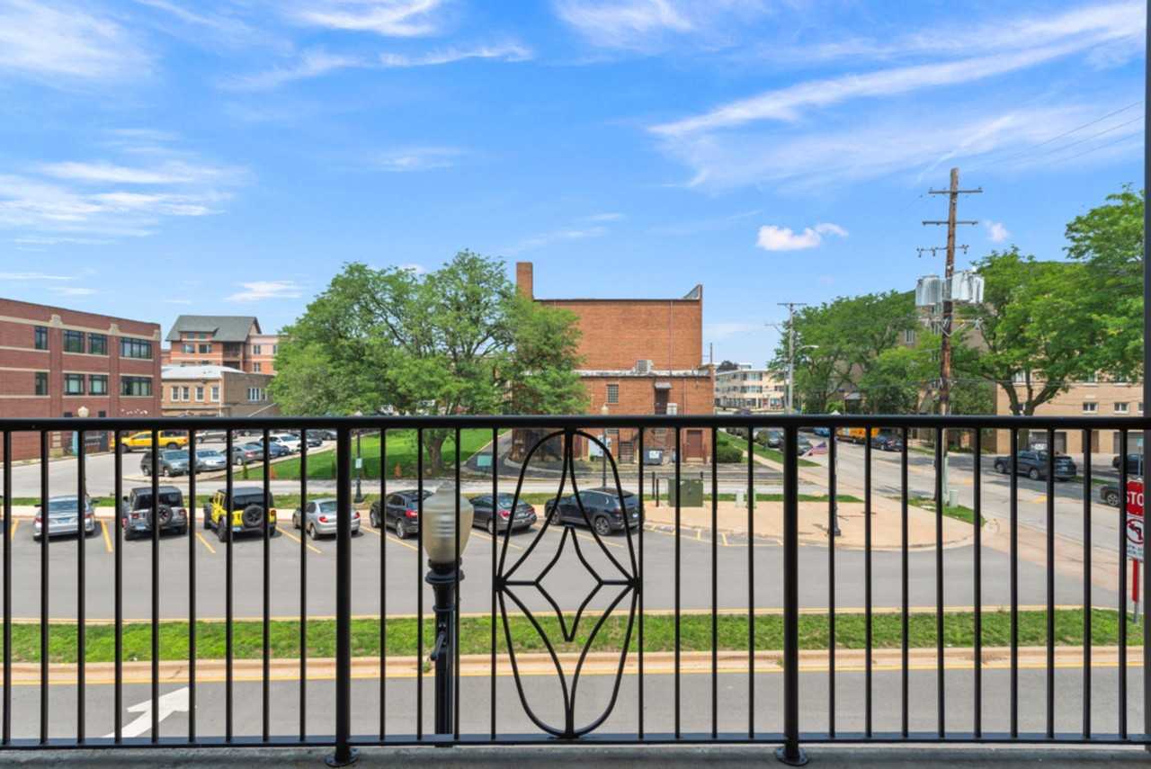 DG Crossing - Photo 4 of 8