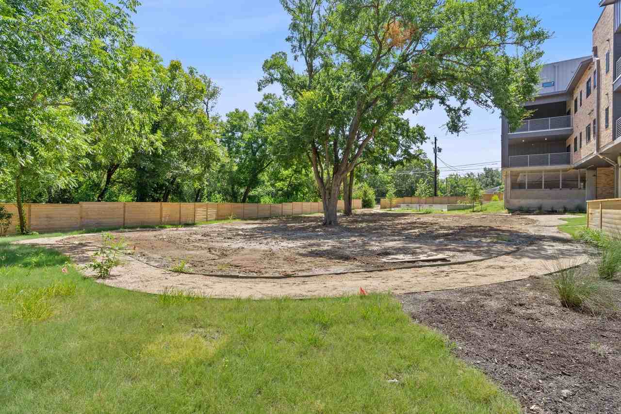 Little Ford - Photo 4 of 7