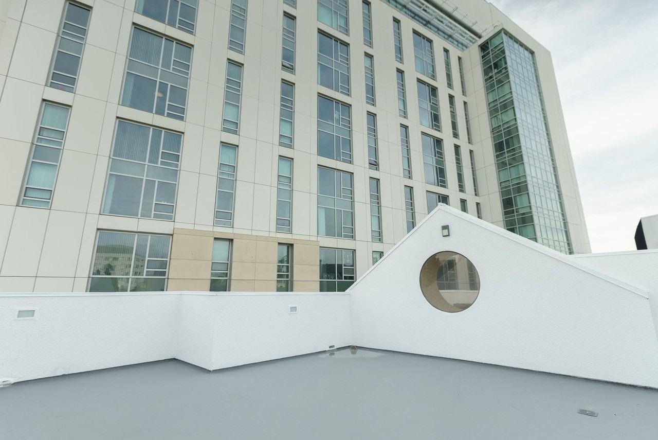 747 Gayley Ave - Photo 4 of 33