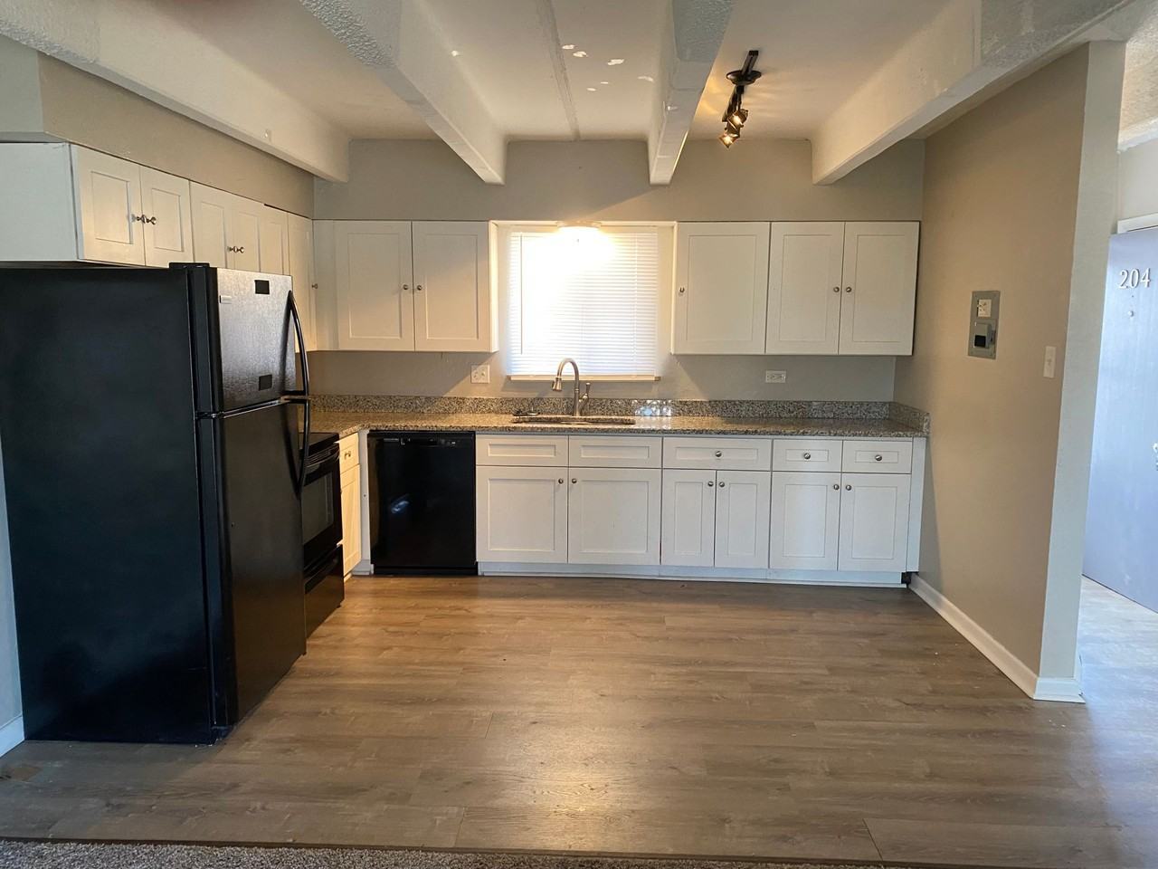 Malibu Manor LLC - Photo 2 of 9