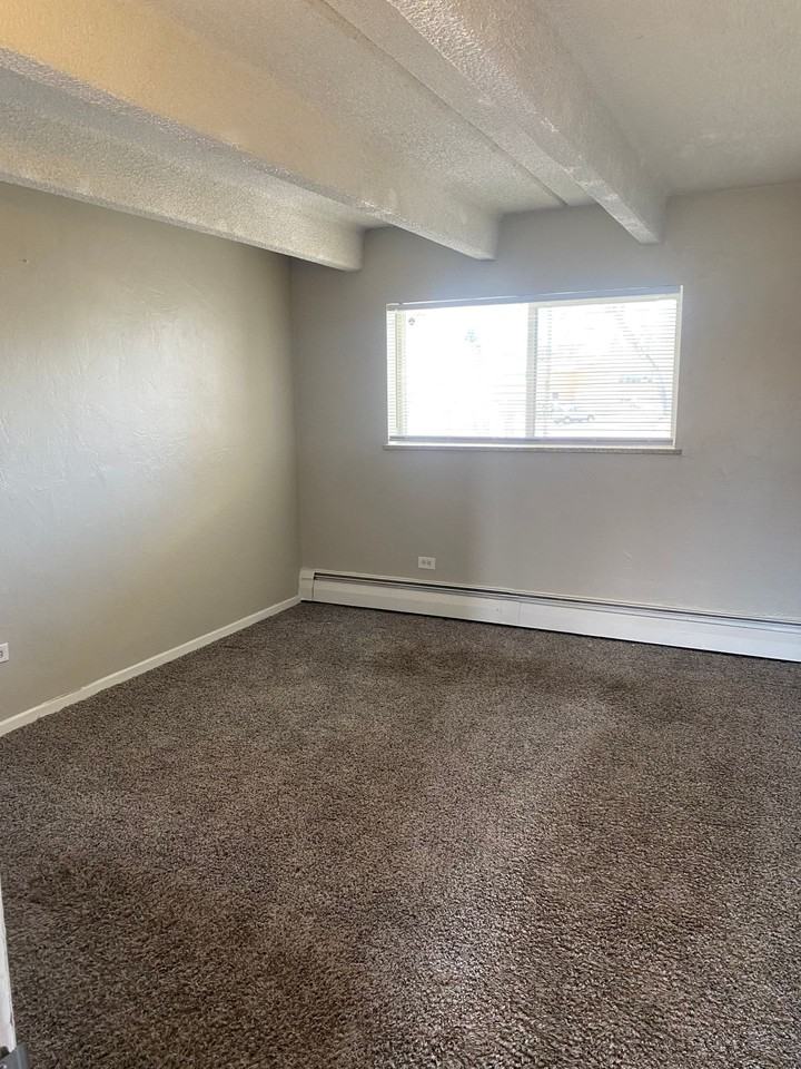 Malibu Manor LLC - Photo 3 of 9