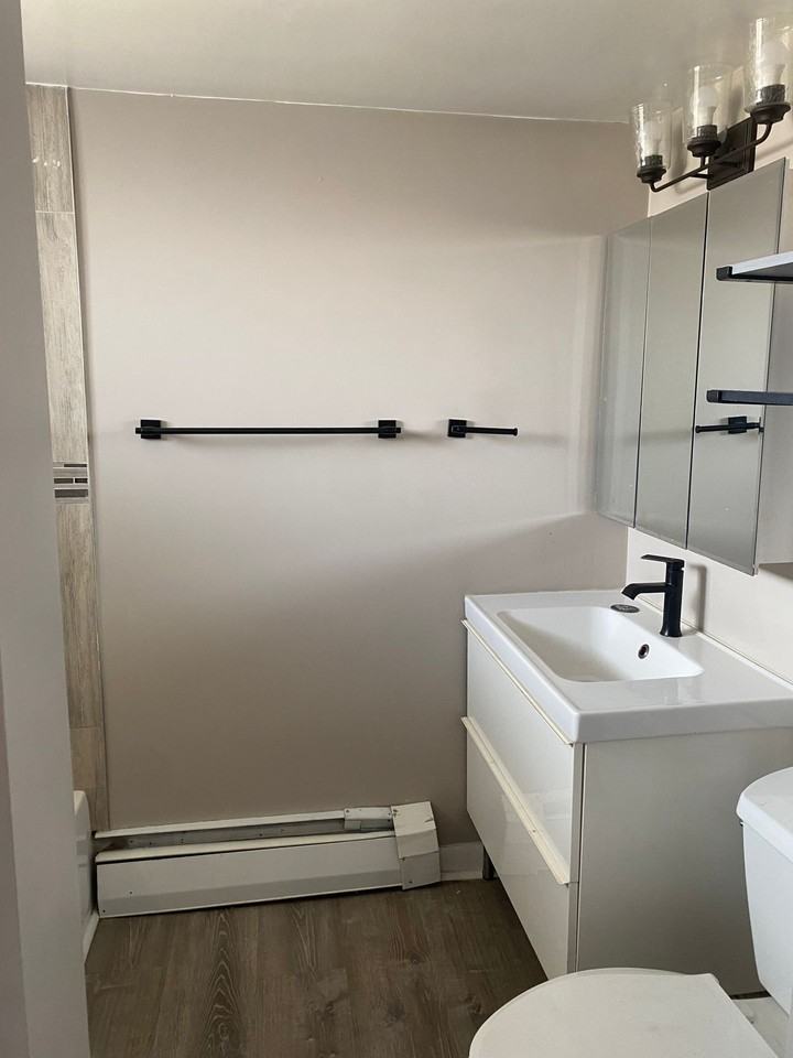 Malibu Manor LLC - Photo 4 of 9