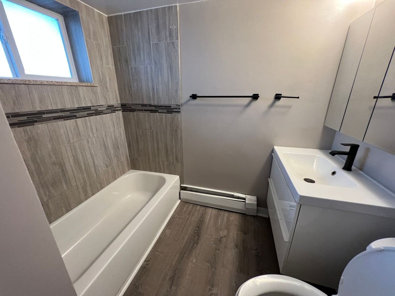 Malibu Manor LLC - Photo 5 of 9