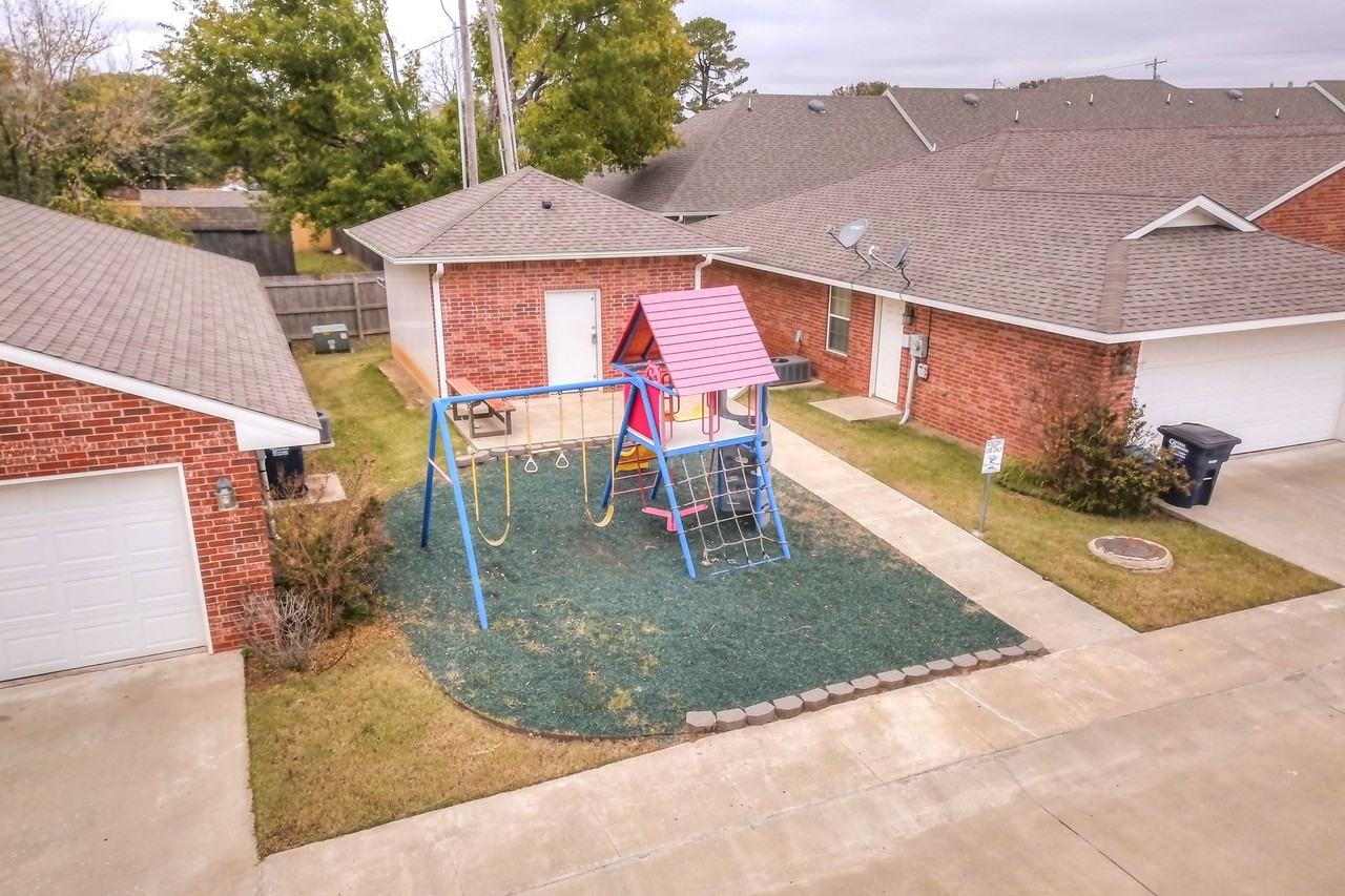 Golden Acres Townhomes - Photo 3 of 7