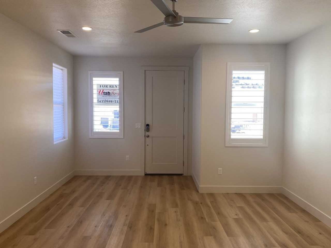 Bedford 642 E Raintree Lane - Photo 2 of 24