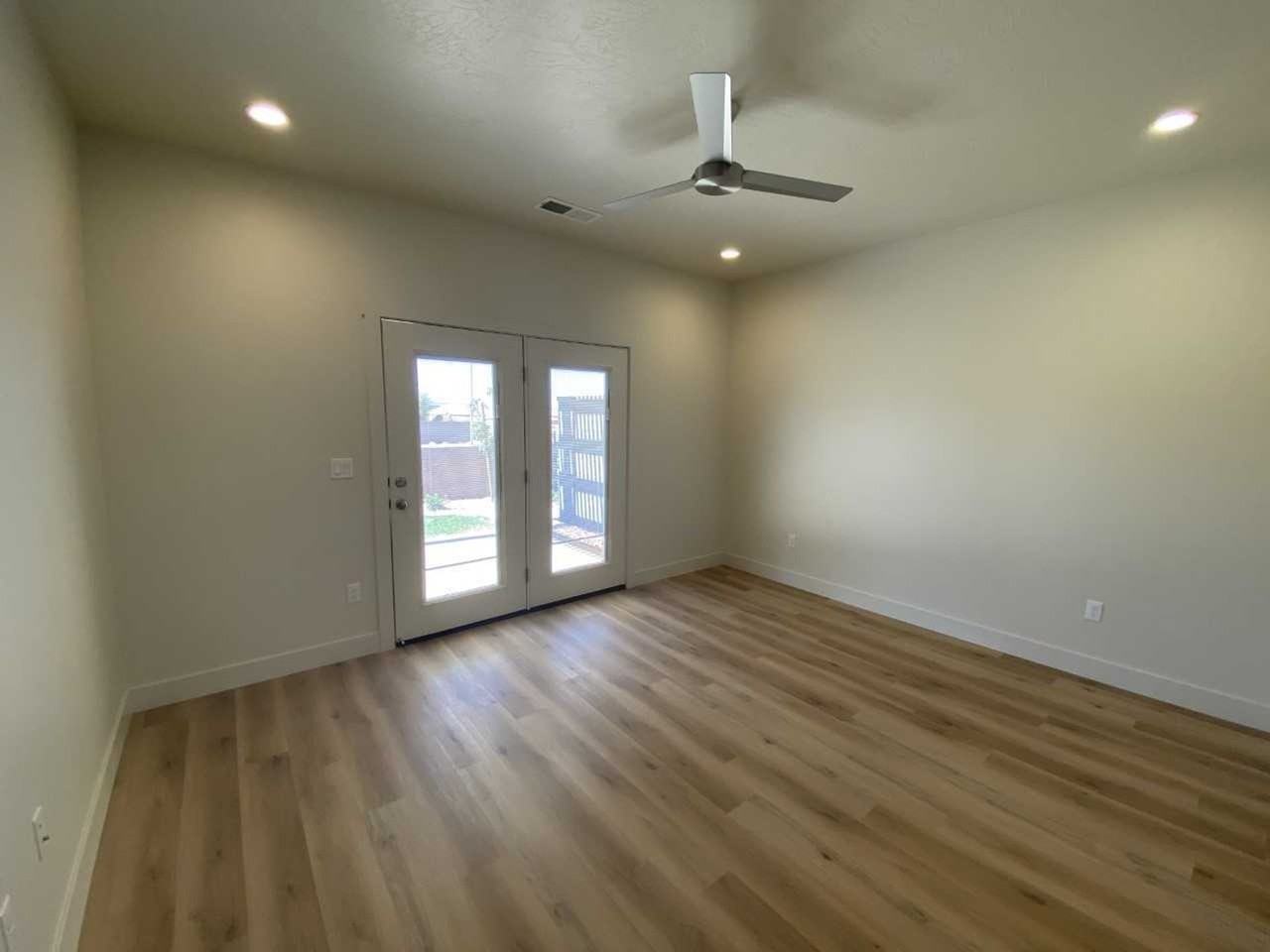 Bedford 642 E Raintree Lane - Photo 4 of 24