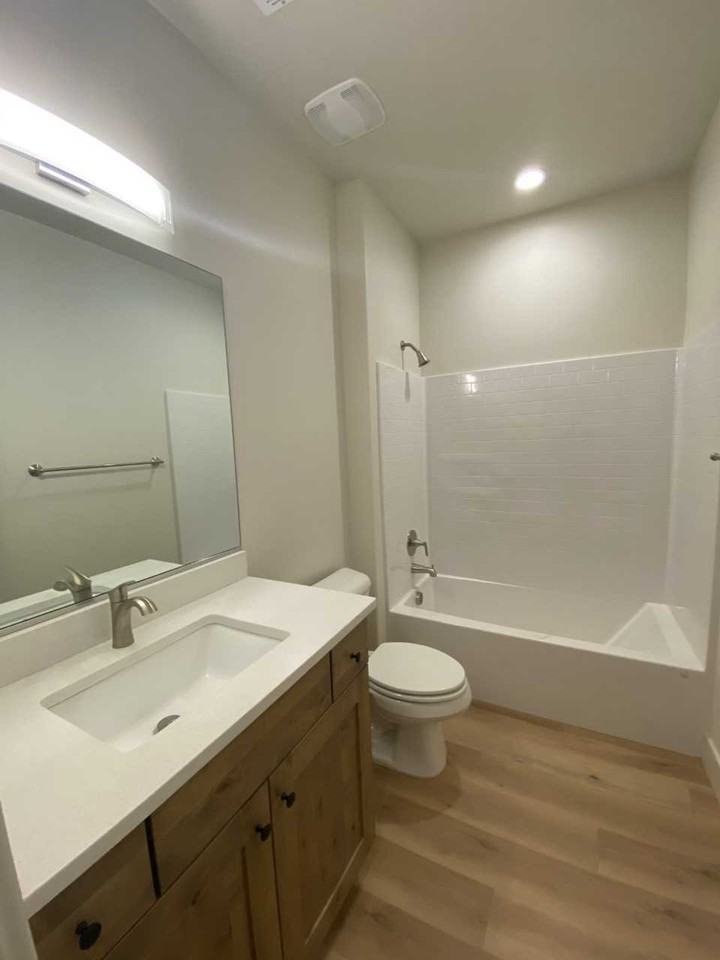 Bedford 642 E Raintree Lane - Photo 5 of 24