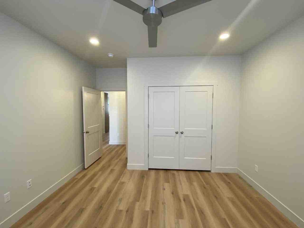 Bedford 642 E Raintree Lane - Photo 7 of 24