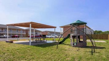 featured image of 311 E Crockett Ave