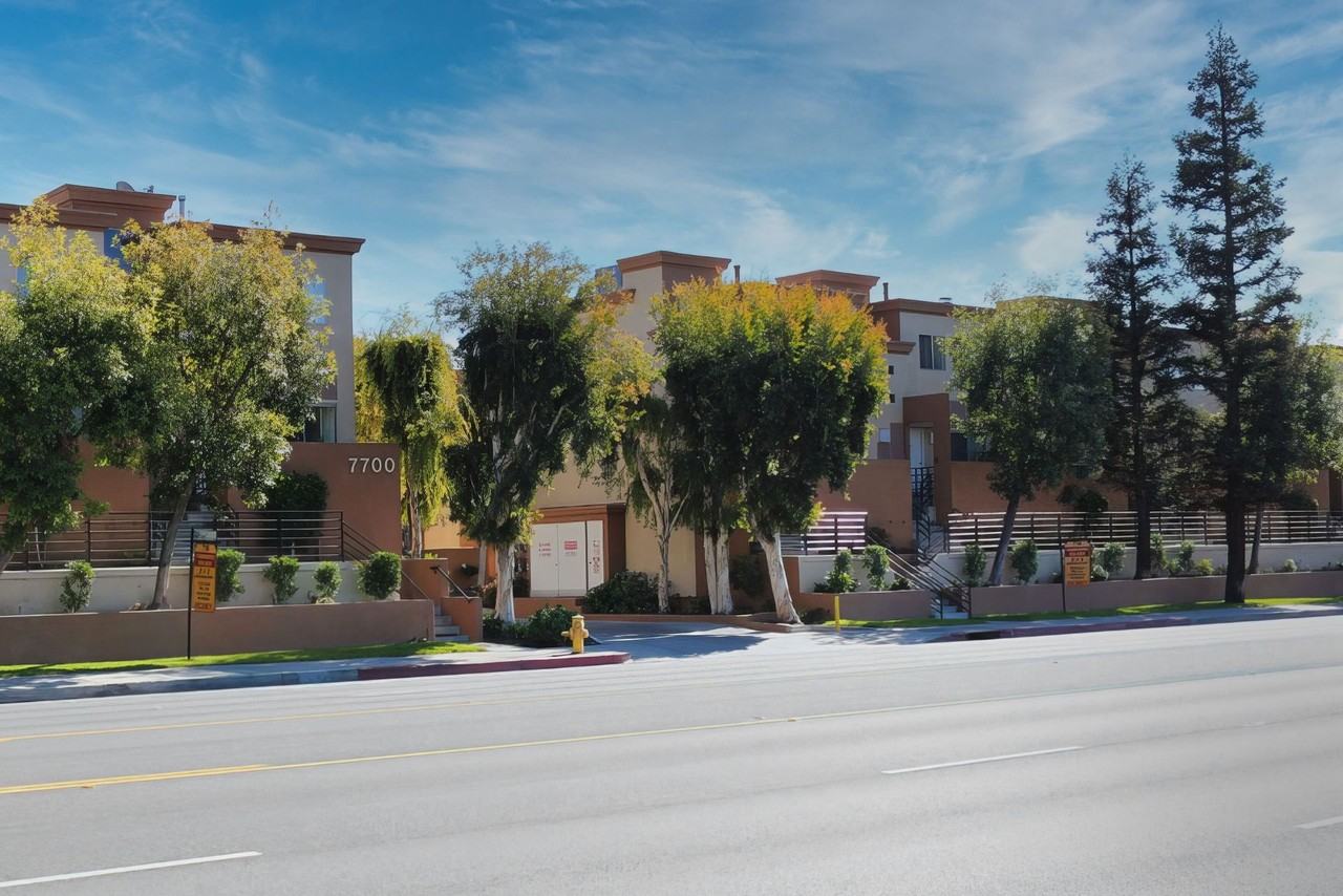 Topanga Townhomes Apartments 7700 Topanga Canyon Blvd, Los Angeles