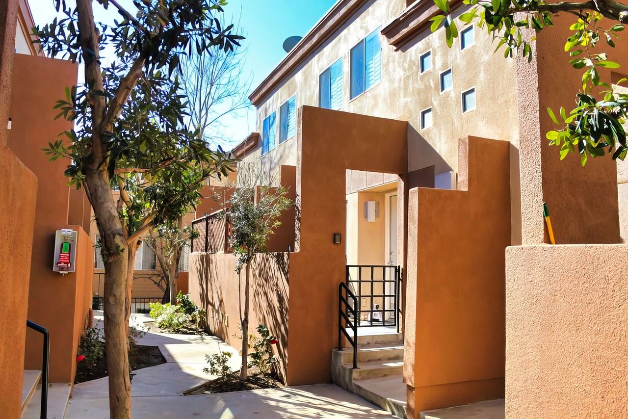 Topanga Townhomes Apartments 7700 Topanga Canyon Blvd, Los Angeles