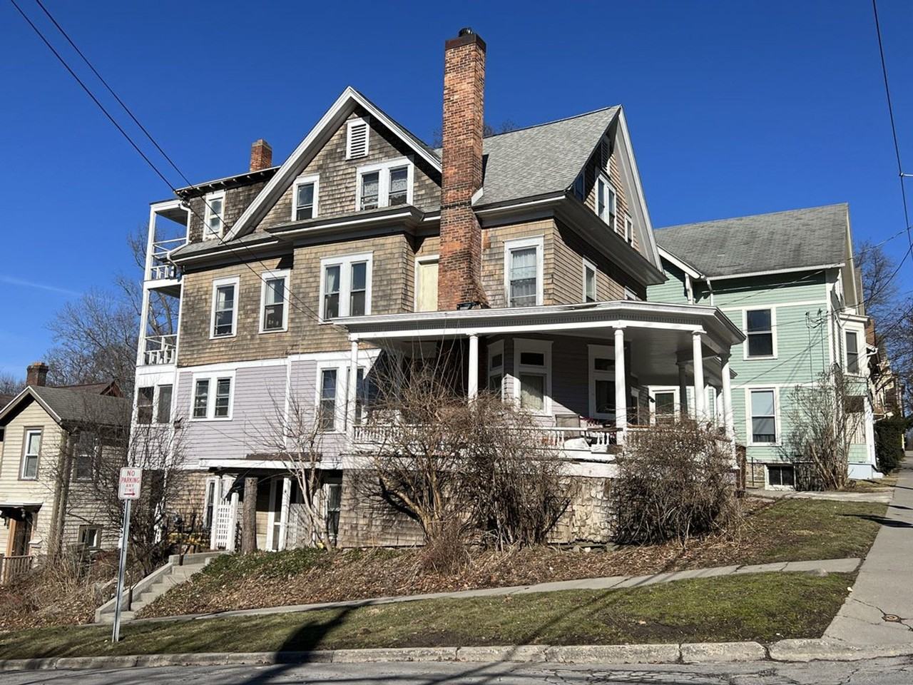 202 Stewart Ave - Photo 2 of 20