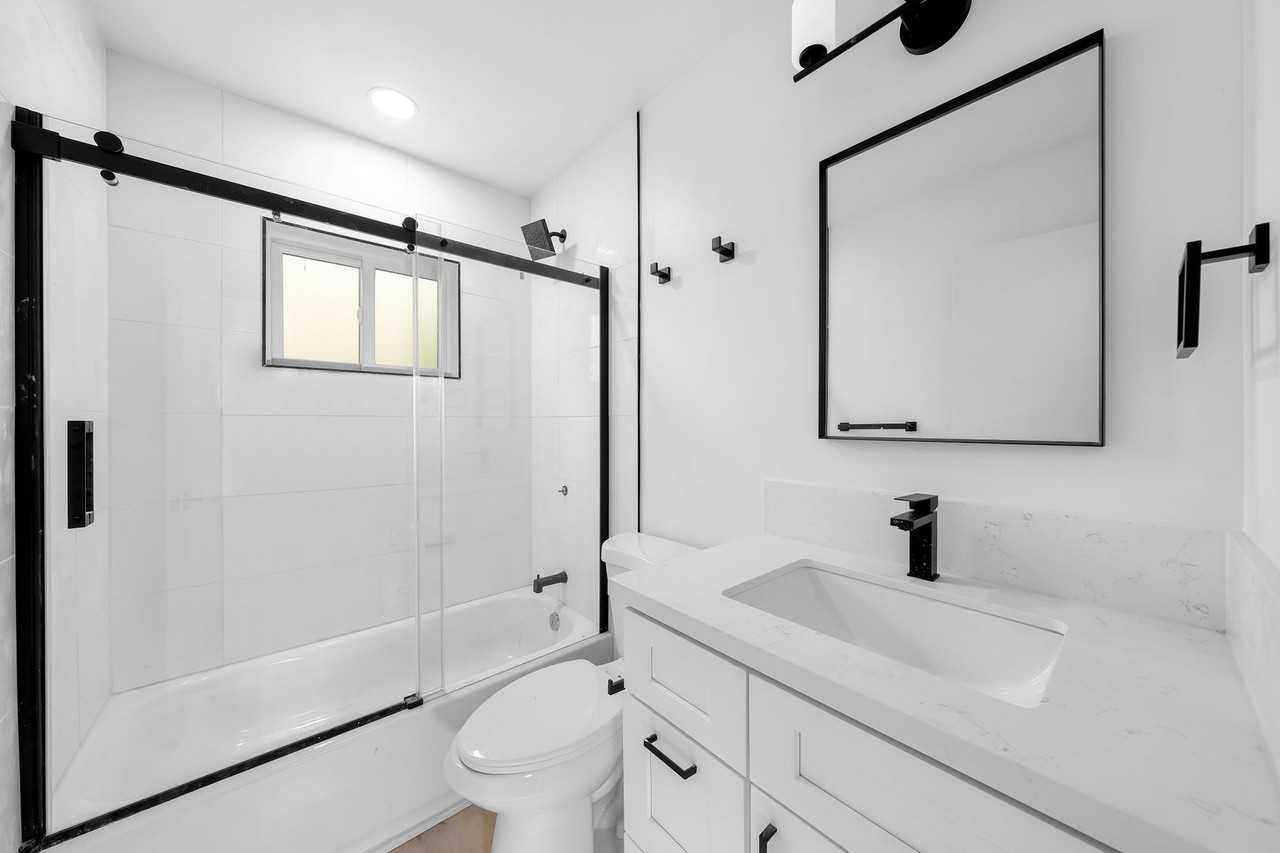 954 23rd St Apartments | Golden Hill – Near Downtown & Balboa Park - Photo 7 of 14