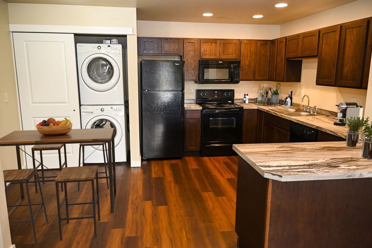 2 Bed 2 Bath Baxter Springs Condo with Mountain Views - Photo 2 of 7