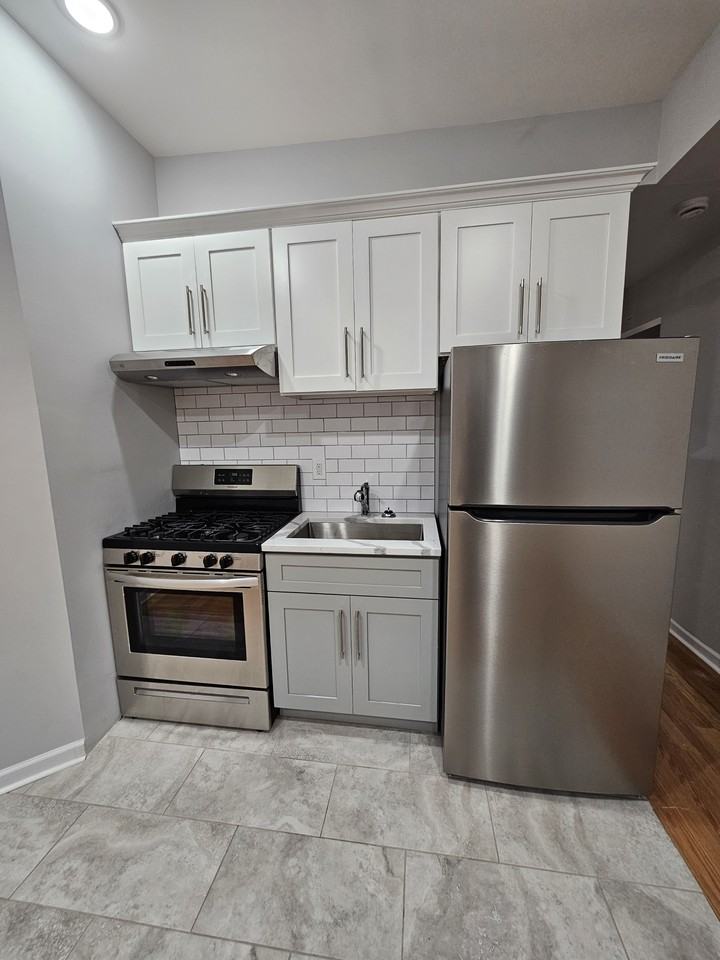 122 Broad St Apt 2 - Photo 2 of 8