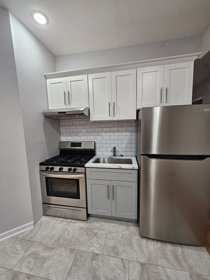 122 Broad St Apt 2 - Photo 3 of 8