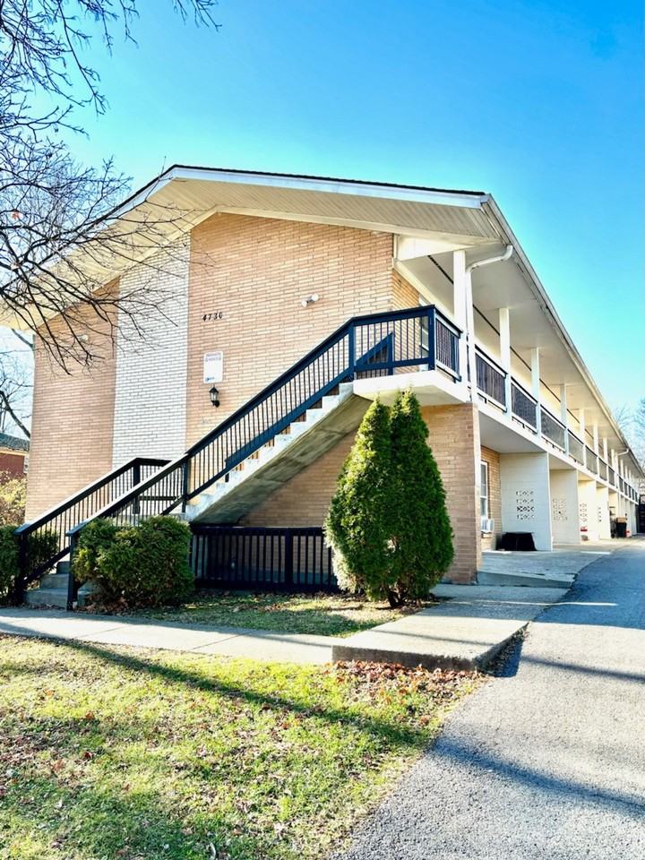 Parkway Place Apartments - Photo 2 of 3