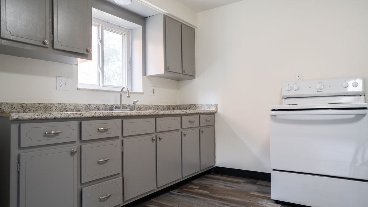 Eastwood Garden Apartments - Photo 7 of 21