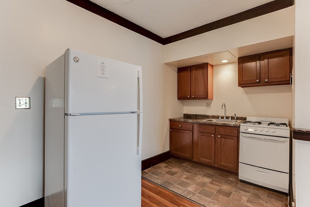 Lakesbury Apartments | Leasing Studio, Alcove, & 1 - Photo 5 of 15