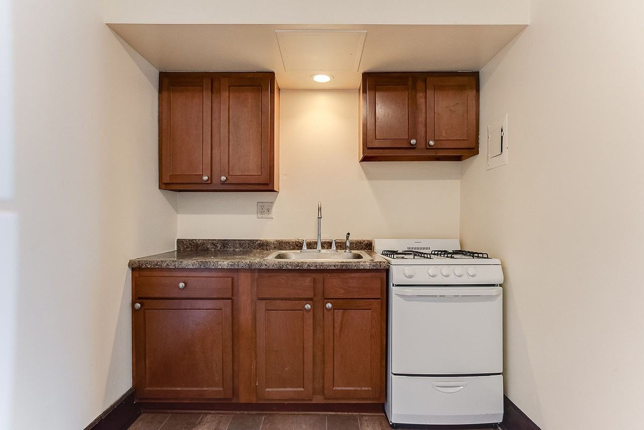 Lakesbury Apartments | Leasing Studio, Alcove, & 1 - Photo 6 of 15