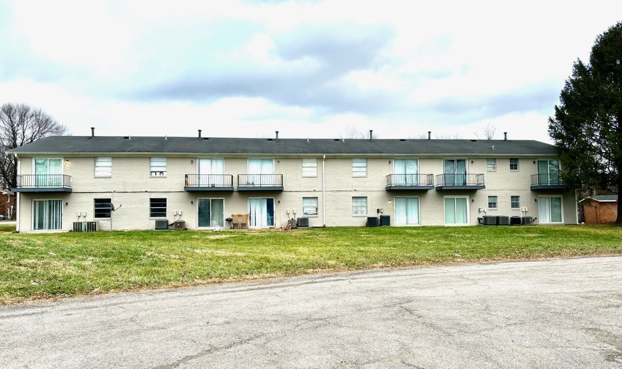 Town Pointe Apartments - Photo 2 of 3