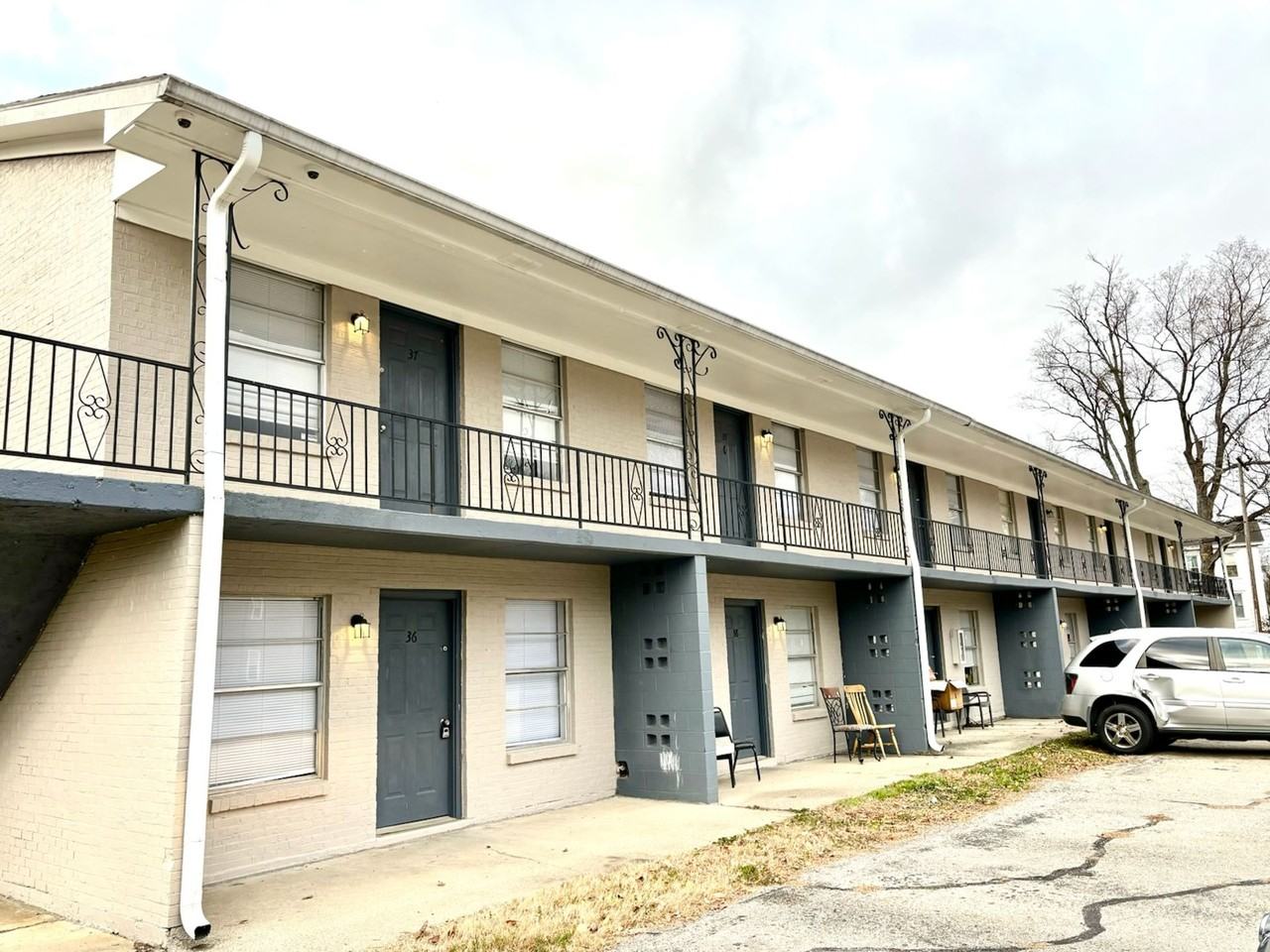 Town Pointe Apartments - Photo 3 of 3