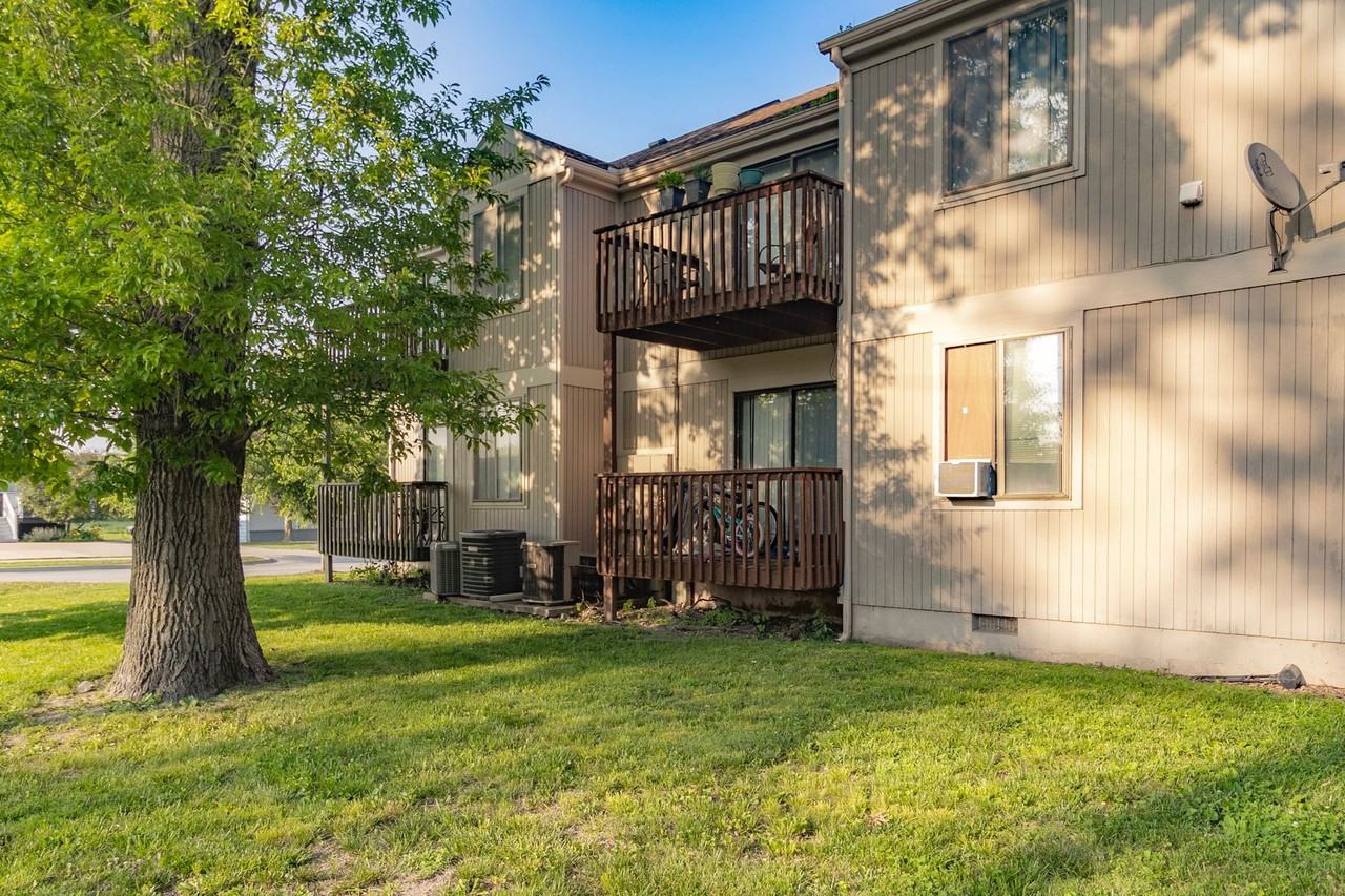 Cedarwood Apartments 213 - Photo 3 of 6