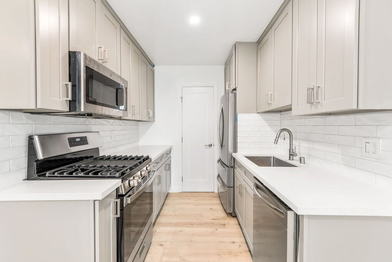 Andrews 1522 - Photo 2 of 5