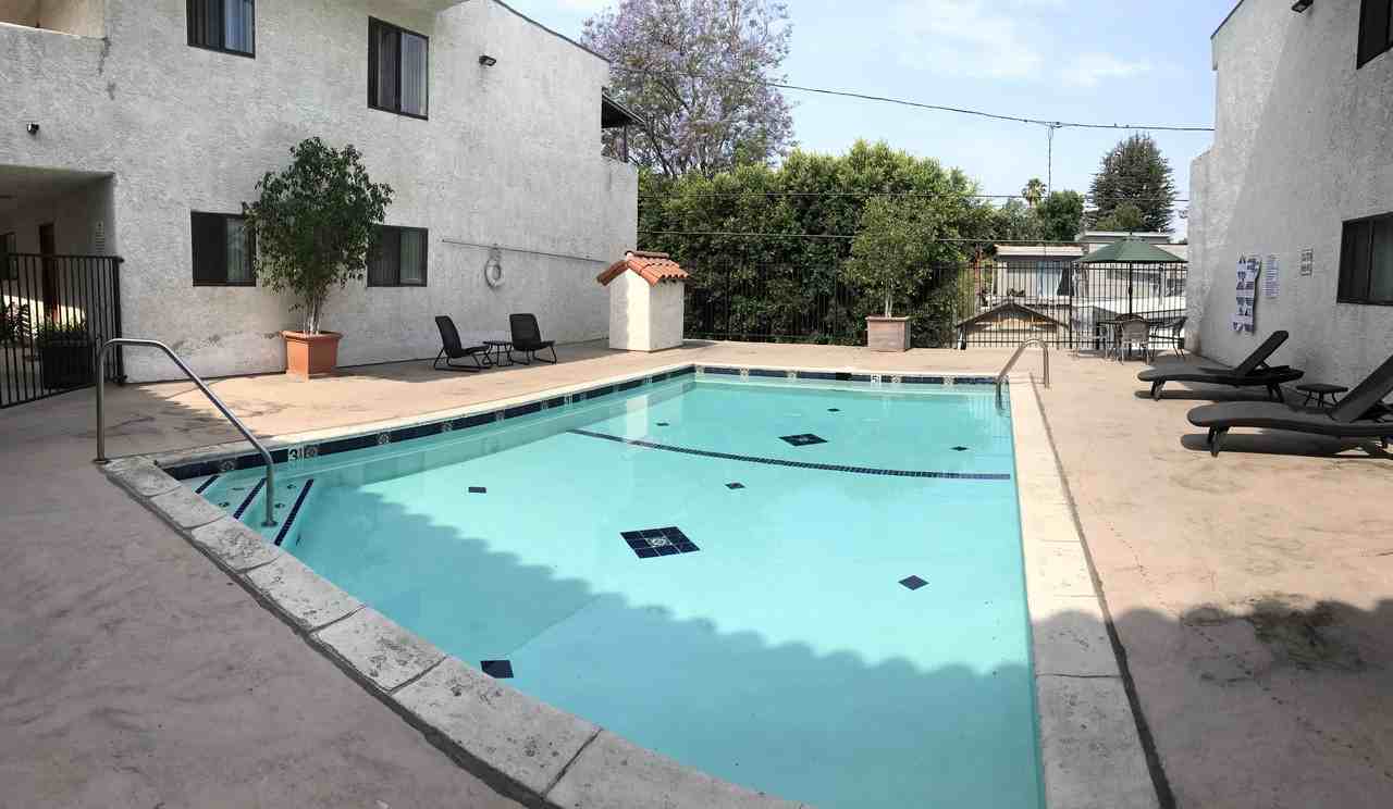 Royal Hazeltine Villas - Photo 3 of 17