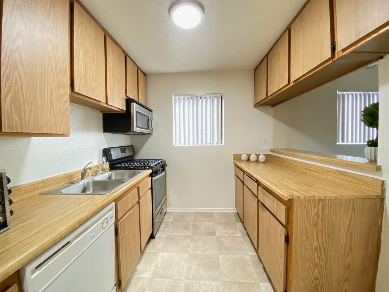 Royal Hazeltine Villas - Photo 4 of 17